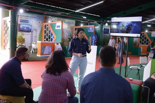 Juliane apresentou, na Arena, a palestra Redução das emissões de Metano pela Pecuária: a solução da DSM para um futuro mais sustentável. Foto Choks/Divulgação