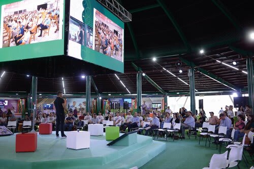 Palestrantes e participantes interagiram de forma híbrida, na Arena Digital. Foto Choks/Divulgação