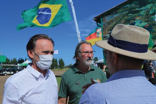 Juvir Costella participou da abertura da Expodireto Cotrijal e conversou com produtores. Foto Galileu Oldenburg/Divulgação