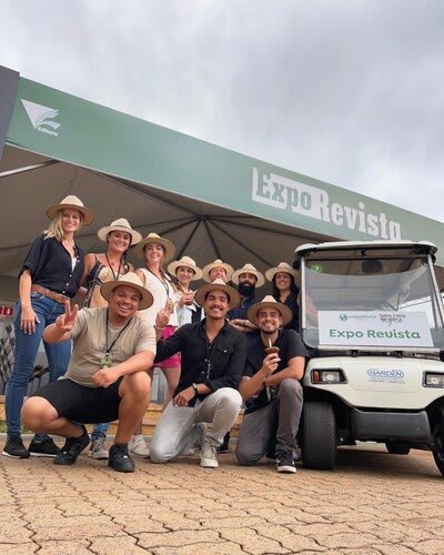 Equipe ExpoRevista comemora espaço próprio para a cobertura da 22ª Expodireto. Foto Choks/Divulgação