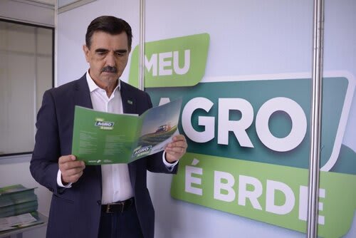  O diretor de Planejamento do BRDE, Otomar Vivian, esteve no evento divulgando o BRDE Empreendedoras do Sul. Material informativo ficou disponível para visitantes do estande. Foto Choks/Divulgação