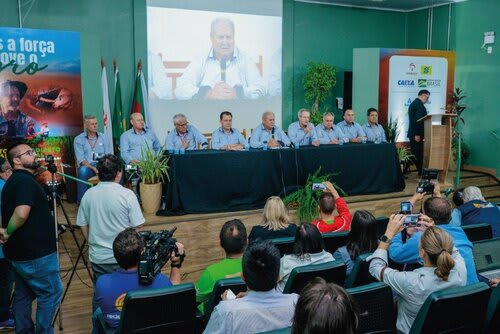 Foto da mesa (da esq. para a dir.): Moraes, Kohlrausch, Zanchett, Schwalbert, Manica, Schoeder, Laídes, Granatto e Rodrigues. Foto Choks/Divulgação