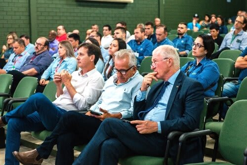  Público atento às palestras. Foto Choks/Divulgação.