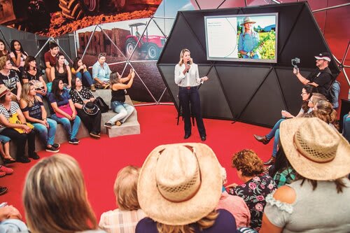 Adriane Steinmetz falou às mulheres do agronegócio (Jackson Ciceri/ExpoRevista)