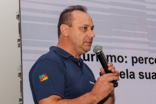 Extensionista rural da Emater/RS-Ascar e agrônomo Ilvandro Barreto de Melo palestrou sobre Ilexturismo. Foto Choks/Divulgação.