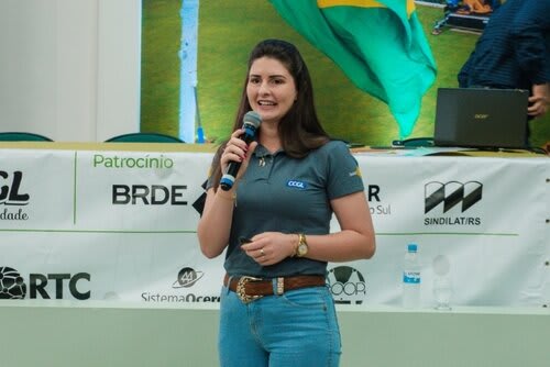 Plataforma SmartCoop foi o destaque da fala da produtora e sucessora  familiar Larissa Zambiasi. Foto Choks/Divulgação.