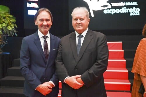 Costella com Nei Manica durante premiação. Foto Galileu Oldenburg/Divulgação.