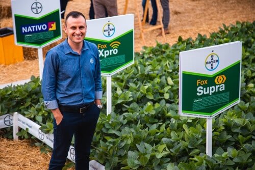 Willian Pelisser, agrônomo de Desenvolvimento de Mercado da Bayer, comemora sucesso do Fox Xpro. Foto Jackson Ciceri/ExpoRevista.