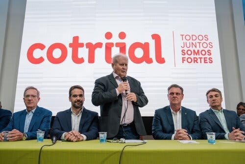 Nei César Manica, presidente da Expodireto Cotrijal, deu as boas-vindas a tantas autoridades. Foto Choks/Divulgação.