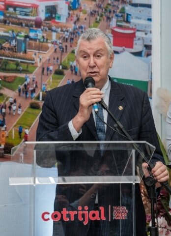 Senador Luis Carlos Heinze. Foto Choks/Divulgação.