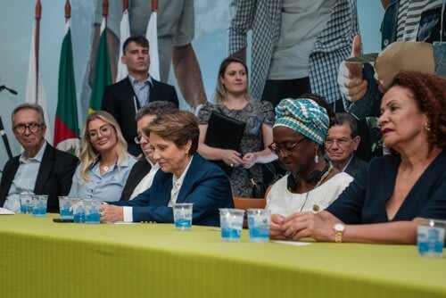 Um dos destaques da mesa foi a senadora e ex-ministra da Agricultura, homenageada da Calçada da Fama do Agro, Tereza Cristina. Foto Choks/Divulgação.