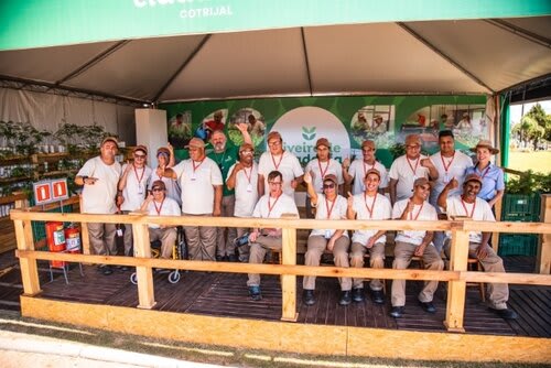 Distribuição de mudas nativas, que auxiliam na preservação de matas ciliares, chamou a atenção dos visitantes. Foto Jackson Ciceri/ExpoRevista.