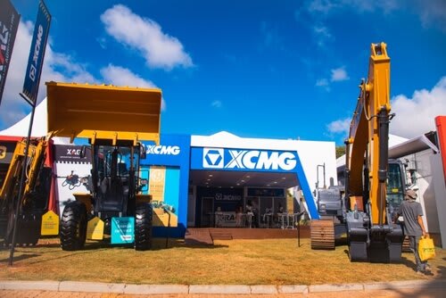 A Pá Carregadeira e a Escavadeira Hidráulica são as mais utilizadas no agronegócio brasileiro. Foto Jackson Ciceri/ExpoRevista.