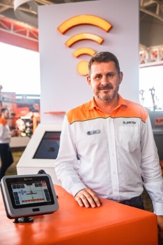 Bueno fala sobre a importância da telemetria com funcionalidade que permite compartilhamento de dados, evitando sobreposição de produto. Foto Jackson Ciceri/ExpoRevista.