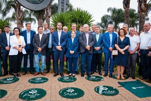 A cerimônia foi realizada na presença de diversas autoridades. Foto Choks/Divulgação.