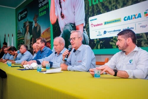 Autoridades locais e estaduais presentes na coletiva de imprensa. Foto Choks/Divulgação