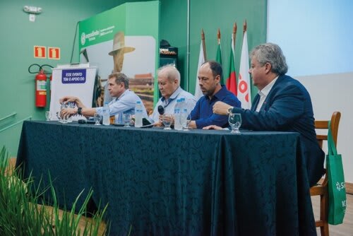 Ernani Polo , titular da Sedec; Nei Manica, Presidente da Expodireto Cotrijal; Luis Felipe Barros, presidente do Desenvolve Pecuária e o vice-presidente da Farsul, Domingos Velho Lopes. Foto Choks/Divulgação.