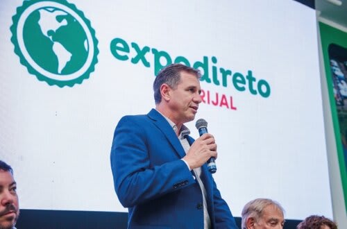 O Secretário do Desenvolvimento  Econômico, Ernani Polo, prestigiou a entrega. Foto Choks/Divulgação.