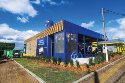 Espaço do banco na feira sediou assinatura de convênios, análises de crédito e financiamentos. Foto Jackson Ciceri/ExpoRevista.