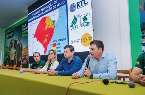 Participaram da apresentação da ferramenta Darlan Schwade (SmartCoop), Claudete Teixeira (CCGL/RTC), Sidinei Radons (UFFS) e Glauber Stürmer (CCGL/RTC). Foto Choks/Divulgação.