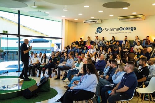 Dado Schneider falou para profissionais da área da Comunicação. Foto Jackson Ciceri/ExpoRevista.