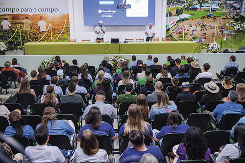  Jovens assistiram atentos a Murilo e seu pai