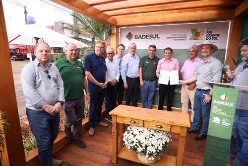 Termo foi assinado durante a 26ª edição da Expodireto e prevê assistência técnica virtual a 250 produtores rurais