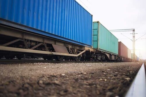 Melhorar a malha ferroviária para escoar a produção é uma das preocupações do parlamentar