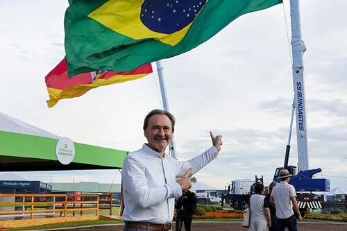 Secretário Costella sempre presente, prestigiando a programação da Expodireto