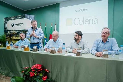 Representantes de entidades presentes na feira