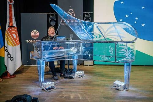 O pianista Rodrigo Soltton foi responsável por animar a noite de festa