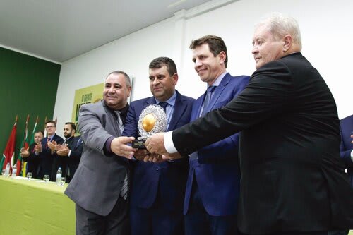 Pedro Paulo Falcão da Rosa, prefeito de Não-Me-Toque, Everaldo Quadros de Moura, presidente da Câmara de Vereadores, Ernani Polo, presidente da Assembleia Legislativa RS, Nei César Manica, presidente da Expodireto Cotrijal (Choks/Divulgação)