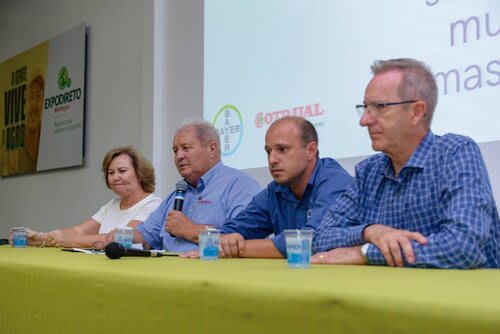 Ana Elisa, Nei Manica, Jonis Gelain e Enio Schroeder abriram o evento (Choks/Divulgação)