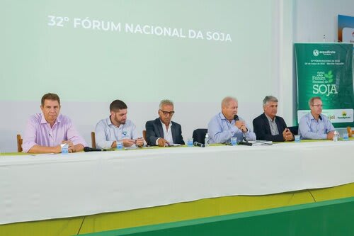 Abertura: (da esq.para dir.) Ernani Polo, deputado estadual; Gilson dos Santos, prefeito de Não-Me-Toque; Paulo Cesar Pires, presidente da Fecoagro; Nei César Mânica, Cotrijal; Caio César Vianna, presidente da CCGL e Enio Schroeder vice-presidente da Cotrijal. Foto Choks/Divulgação