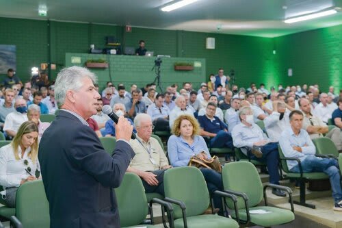 A palestra do professor Marcos Sawaya Jank foi mediada por Caio Vianna, diretor da CCGL. Foto Choks/Divulgação