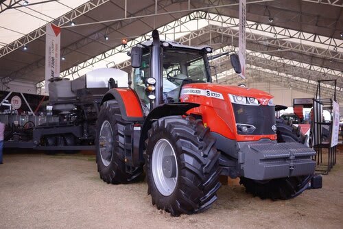 Máquinas agrícolas da Massey Ferguson atraíram produtores no estande da Augustin. Foto Choks/Divulgação