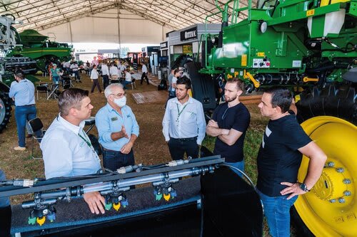 Tecnologia de monitoramento à distância e sistema de transmissão foram novidades da John Deere. Foto Choks/Divulgação