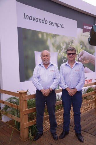 Mário Darós, diretor comercial da Fertilizantes Piratini, com Antonio Papes, diretor de Especialidades da Koch Agronmic Services. Foto Choks/Divulgação