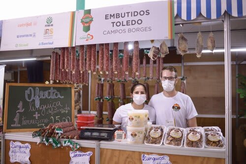 Produtores de salame Taciele Toledo e Diovan Palosque. Foto Choks/Divulgação