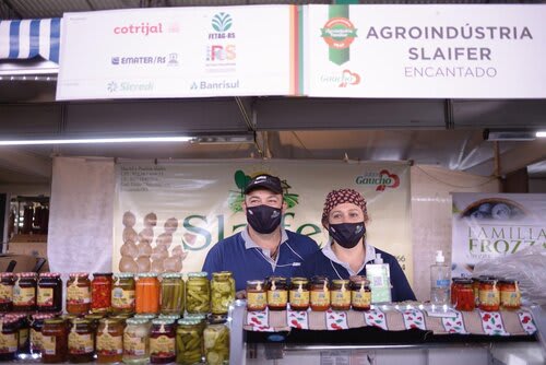 Produtores de geleia Maciel e Paulina Slaifer. Foto Choks/Divulgação