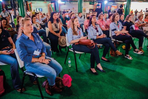 Público estava ávido por novidades em tecnologia. Foto Choks/Divulgação