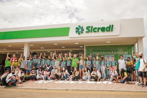 Crianças conversaram com dirigente do Sicredi em visita. Foto Choks/Divulgação